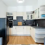 Baker Balcony Apartman