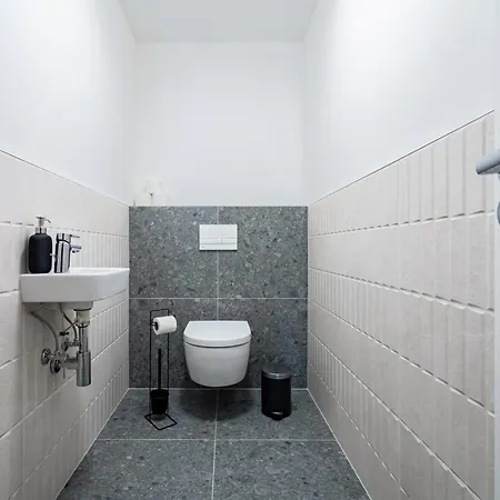 Baker Balcony Apartman